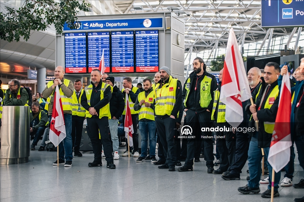 Germany airport strikes affect nearly half a million passengers