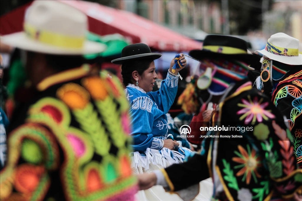 Bolivya'da düzenlenen karnavalın kapanışı renkli gösterilerle yapıldı
