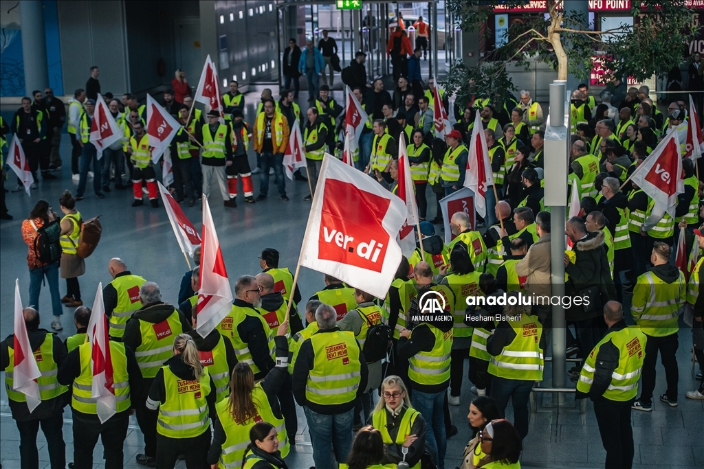 Germany airport strikes affect nearly half a million passengers