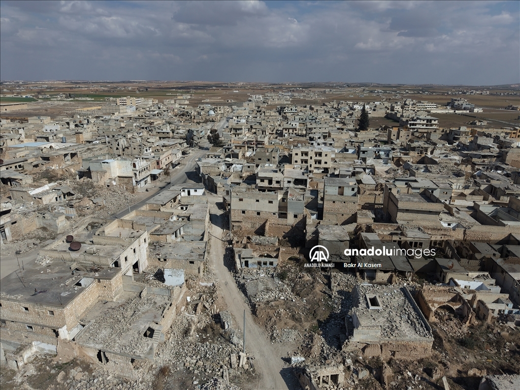 Halepliler, kentteki PKK/YPG'li teröristlerin devrik rejim unsurlarıyla eş zamanlı saldırısına tepkili