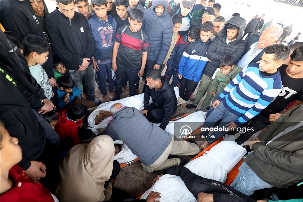 İsrail'in saldırısında hayatını kaybeden 3 Filistinli kardeşin cenaze töreni