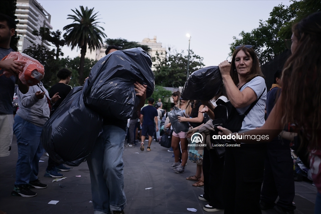 Arjantin'de selden etkilenen bölgelere dağıtılmak üzere yardım malzemeleri toplandı