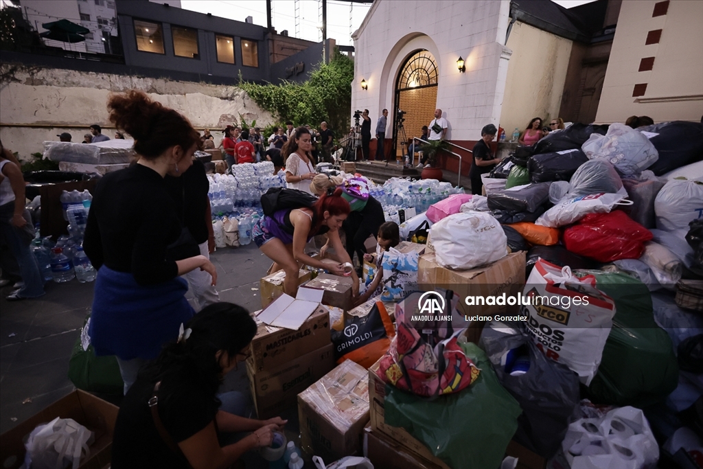 Arjantin'de selden etkilenen bölgelere dağıtılmak üzere yardım malzemeleri toplandı