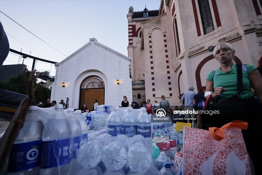 Arjantin'de selden etkilenen bölgelere dağıtılmak üzere yardım malzemeleri toplandı