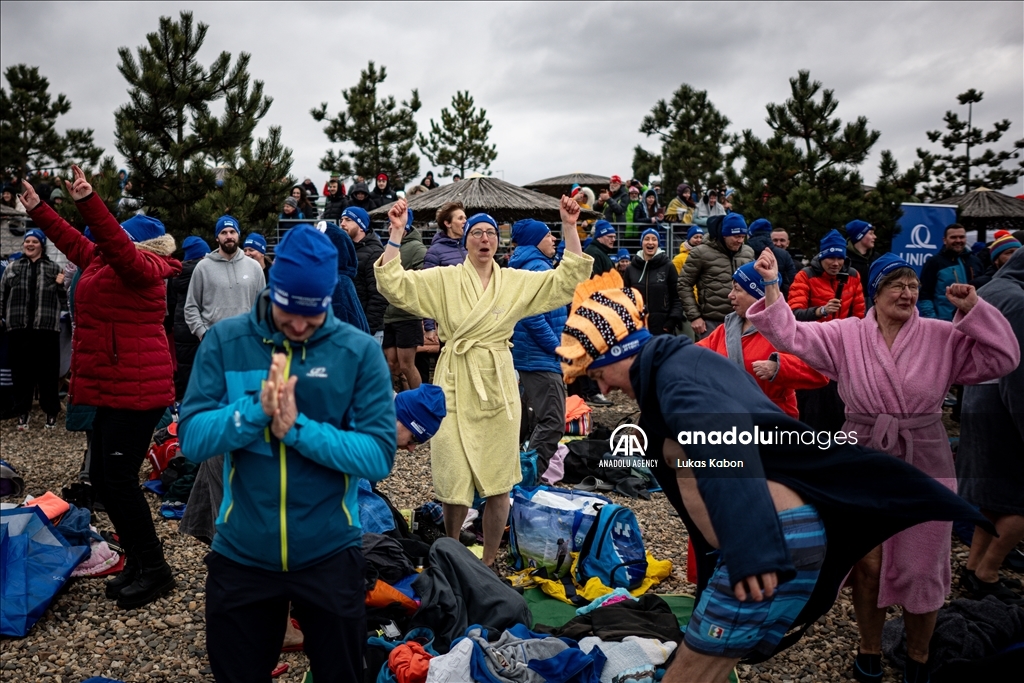 Guinness world records largest polar bear dip in the Czech Republic