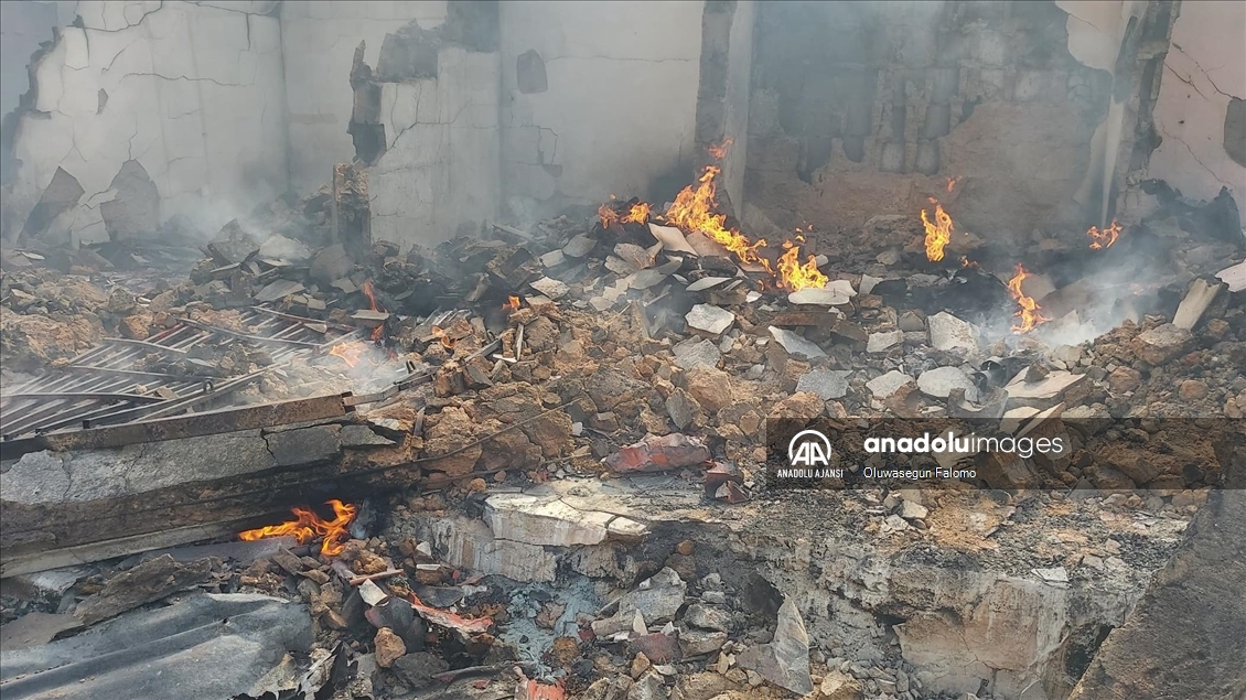 Nijerya'da pazarda çıkan yangında çok sayıda dükkan kullanılamaz hale geldi