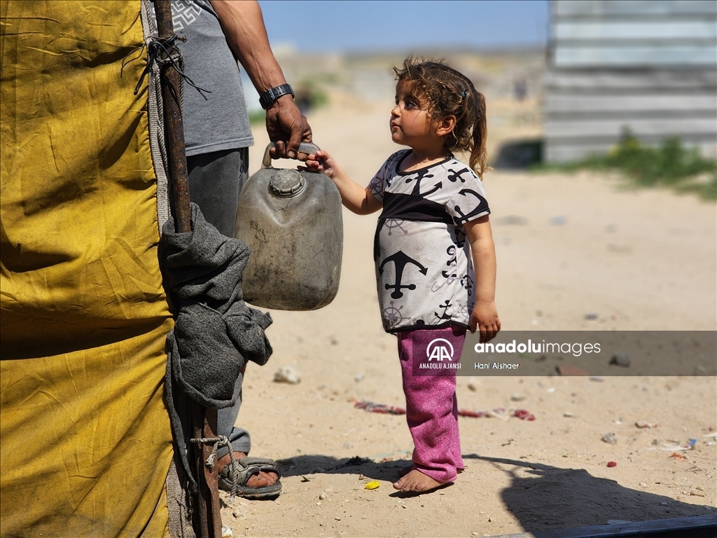 Gazze'de yerinden edilen Filistinlilerin zorlu yaşam mücadelesi