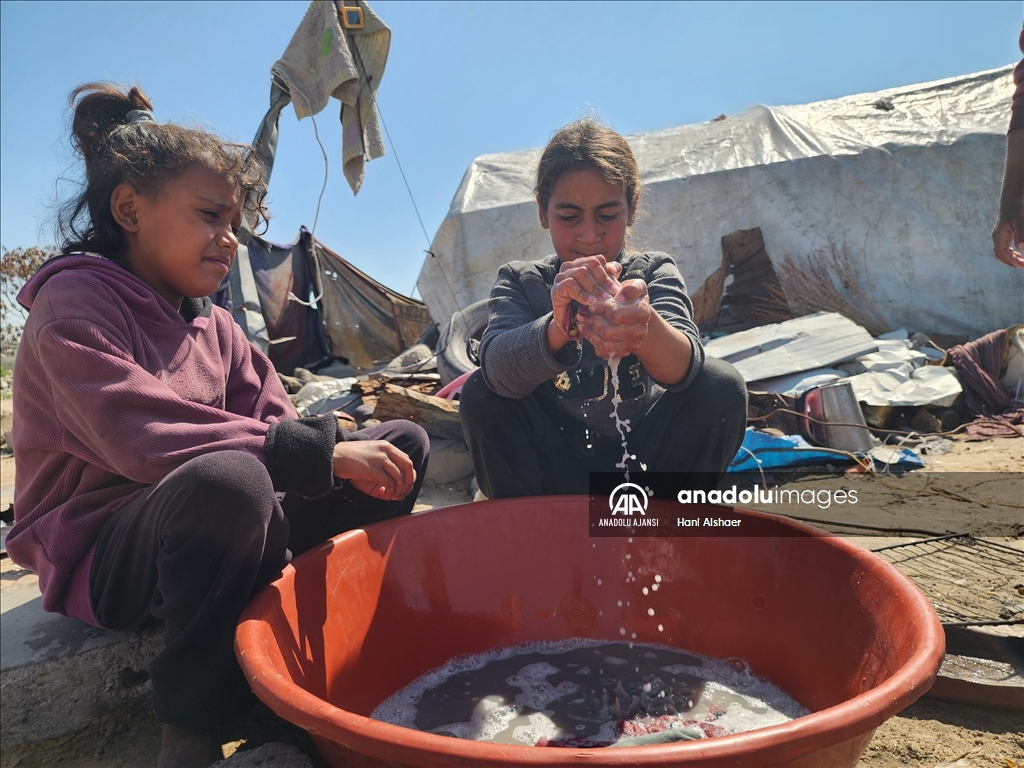 Gazze'de yerinden edilen Filistinlilerin zorlu yaşam mücadelesi