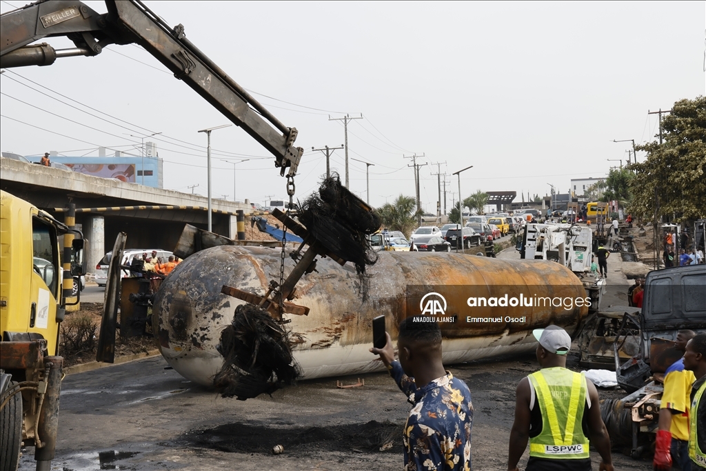 Nijerya'da gaz yüklü tankerin patlaması sonucu 2 kişi öldü