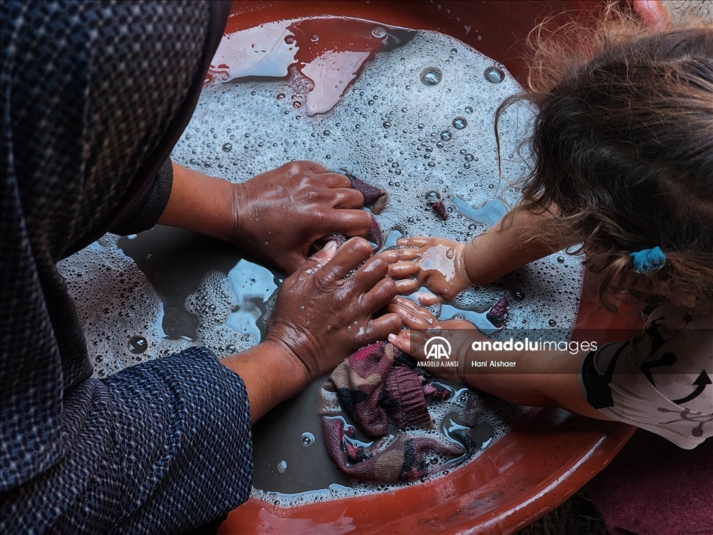 Gazze'de yerinden edilen Filistinlilerin zorlu yaşam mücadelesi