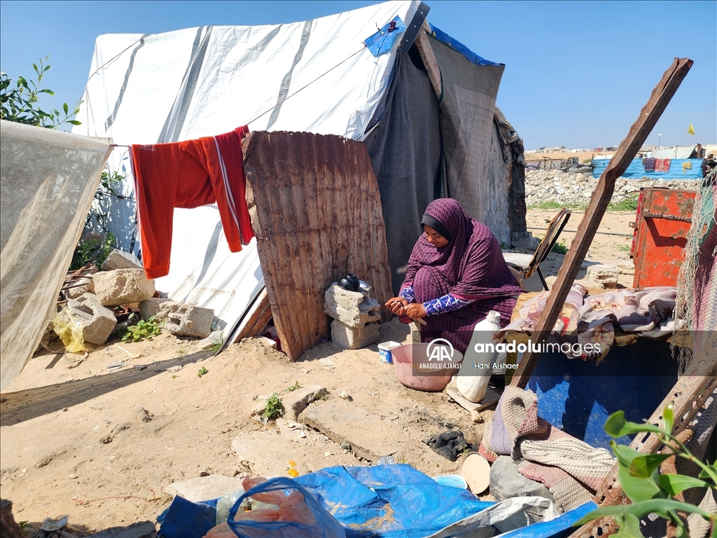 Gazze'de yerinden edilen Filistinlilerin zorlu yaşam mücadelesi