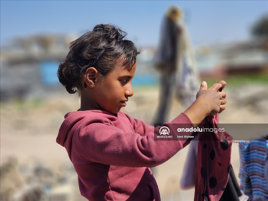 Gazze'de yerinden edilen Filistinlilerin zorlu yaşam mücadelesi