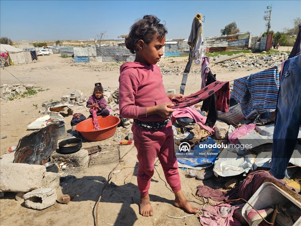 Gazze'de yerinden edilen Filistinlilerin zorlu yaşam mücadelesi