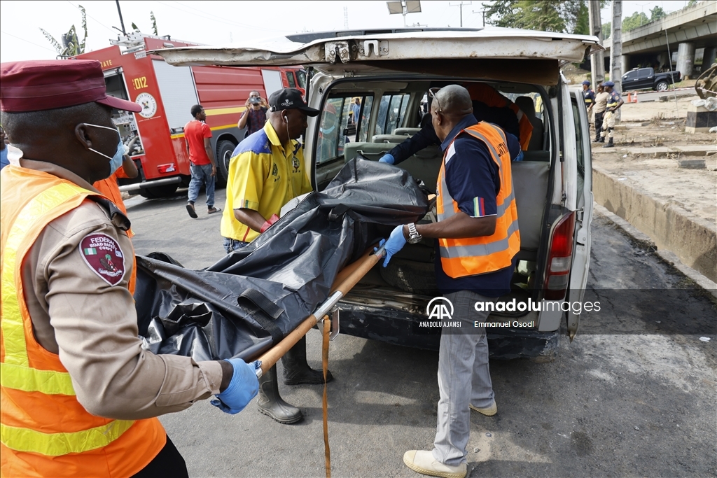 Nijerya'da gaz yüklü tankerin patlaması sonucu 2 kişi öldü