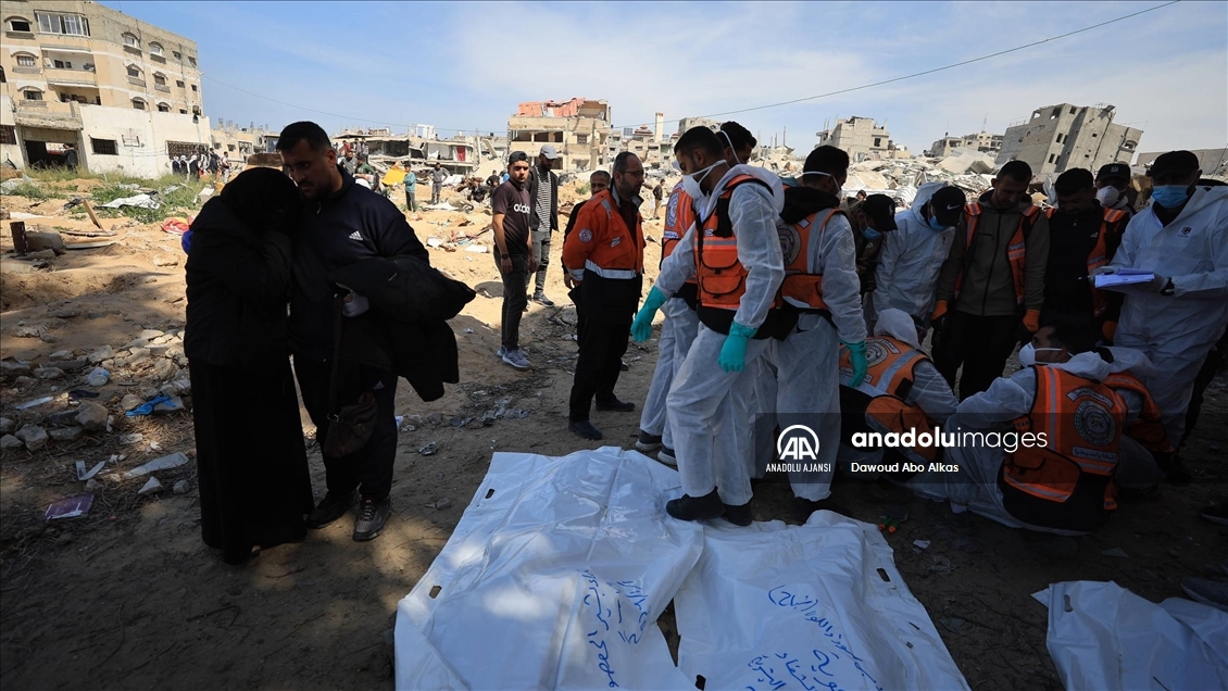 İsrail'in Gazze’ye düzenlediği saldırılarda öldürdüğü onlarca Filistinlinin naaşına ulaşıldı