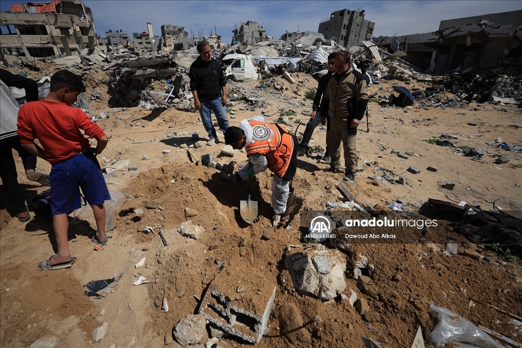 İsrail'in Gazze’ye düzenlediği saldırılarda öldürdüğü onlarca Filistinlinin naaşına ulaşıldı