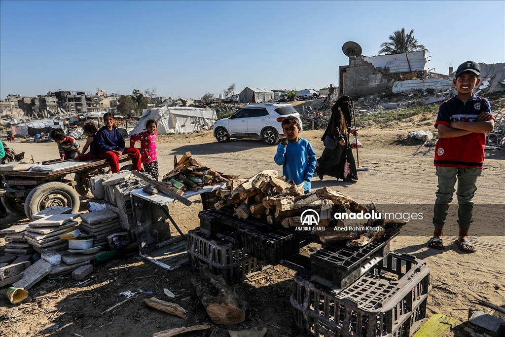 Gazze’de gaz yerine odun satışı başladı