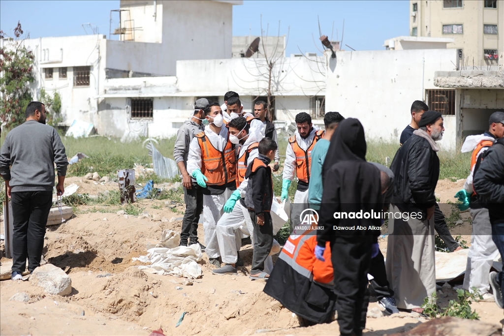 İsrail'in Gazze’ye düzenlediği saldırılarda öldürdüğü onlarca Filistinlinin naaşına ulaşıldı