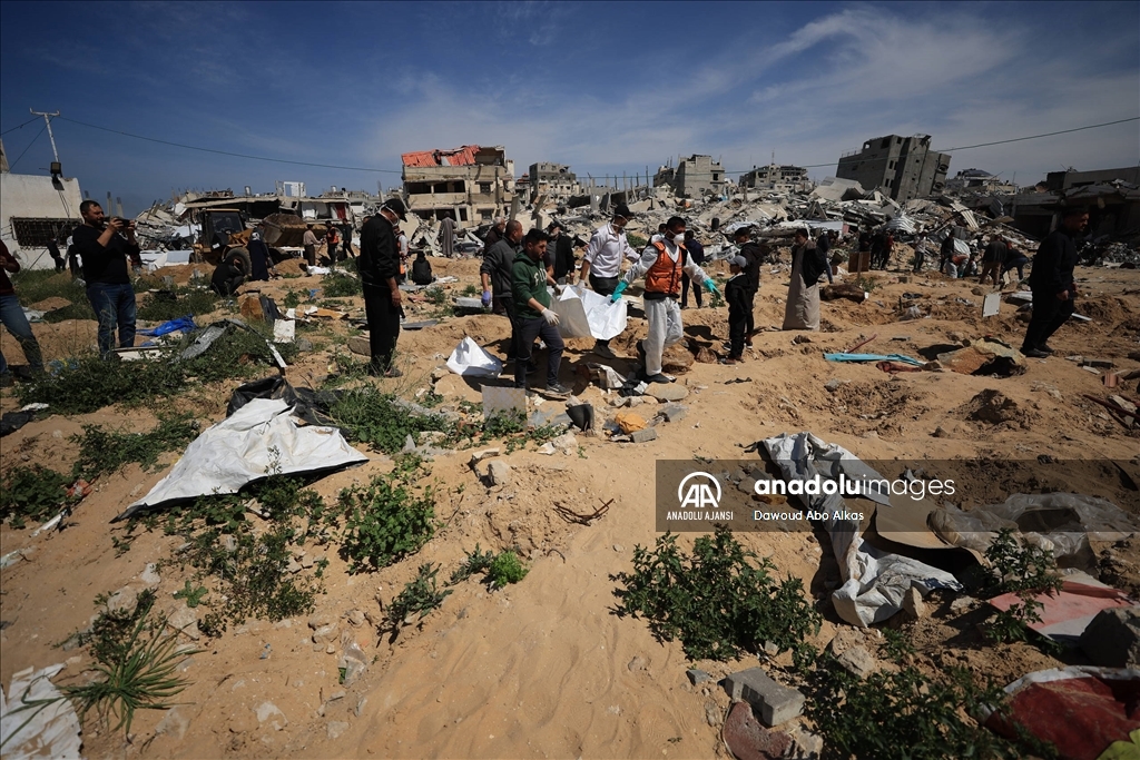 İsrail'in Gazze’ye düzenlediği saldırılarda öldürdüğü onlarca Filistinlinin naaşına ulaşıldı