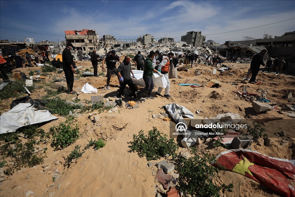 İsrail'in Gazze’ye düzenlediği saldırılarda öldürdüğü onlarca Filistinlinin naaşına ulaşıldı