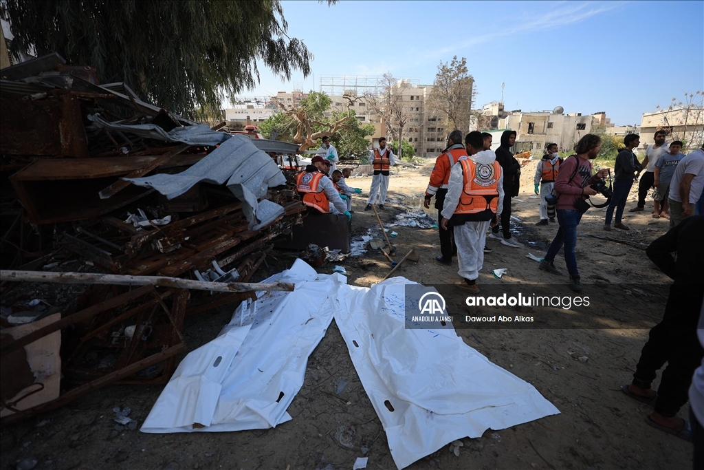 İsrail'in Gazze’ye düzenlediği saldırılarda öldürdüğü onlarca Filistinlinin naaşına ulaşıldı