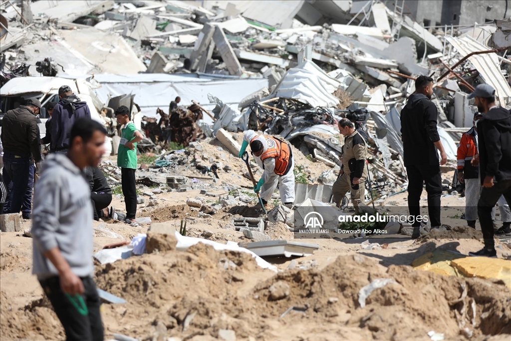 İsrail'in Gazze’ye düzenlediği saldırılarda öldürdüğü onlarca Filistinlinin naaşına ulaşıldı