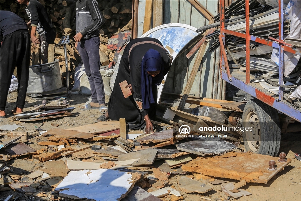 Gazze’de gaz yerine odun satışı başladı