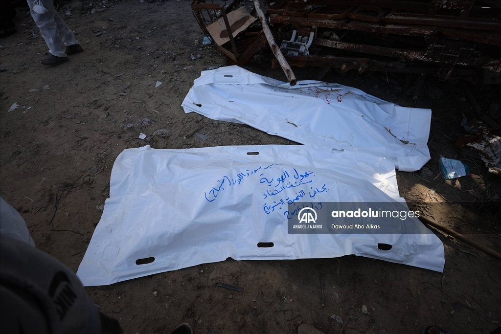 İsrail'in Gazze’ye düzenlediği saldırılarda öldürdüğü onlarca Filistinlinin naaşına ulaşıldı