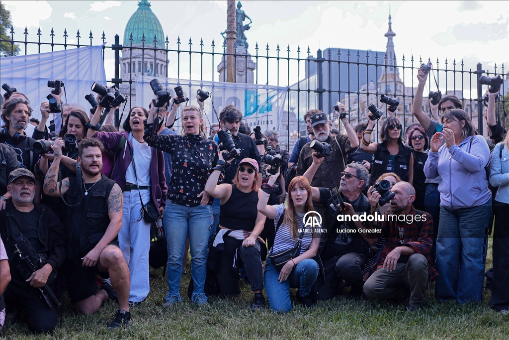 Сотрудники СМИ провели протестную акцию у здания конгресса в Буэнос-Айресе