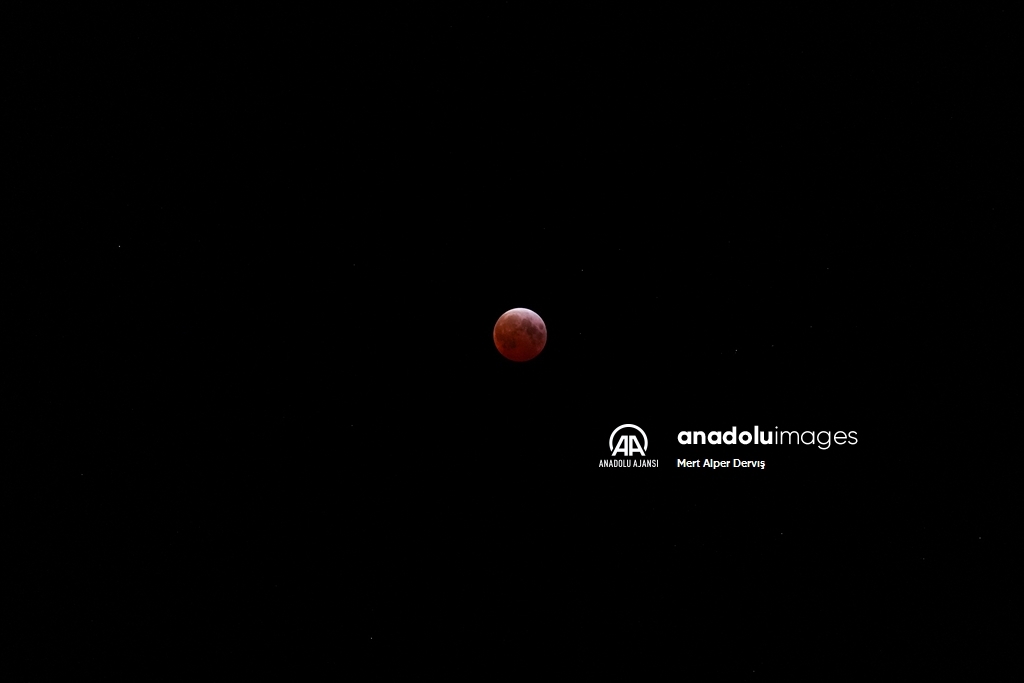Toronto'da kanlı ay tutulması gözlemlendi