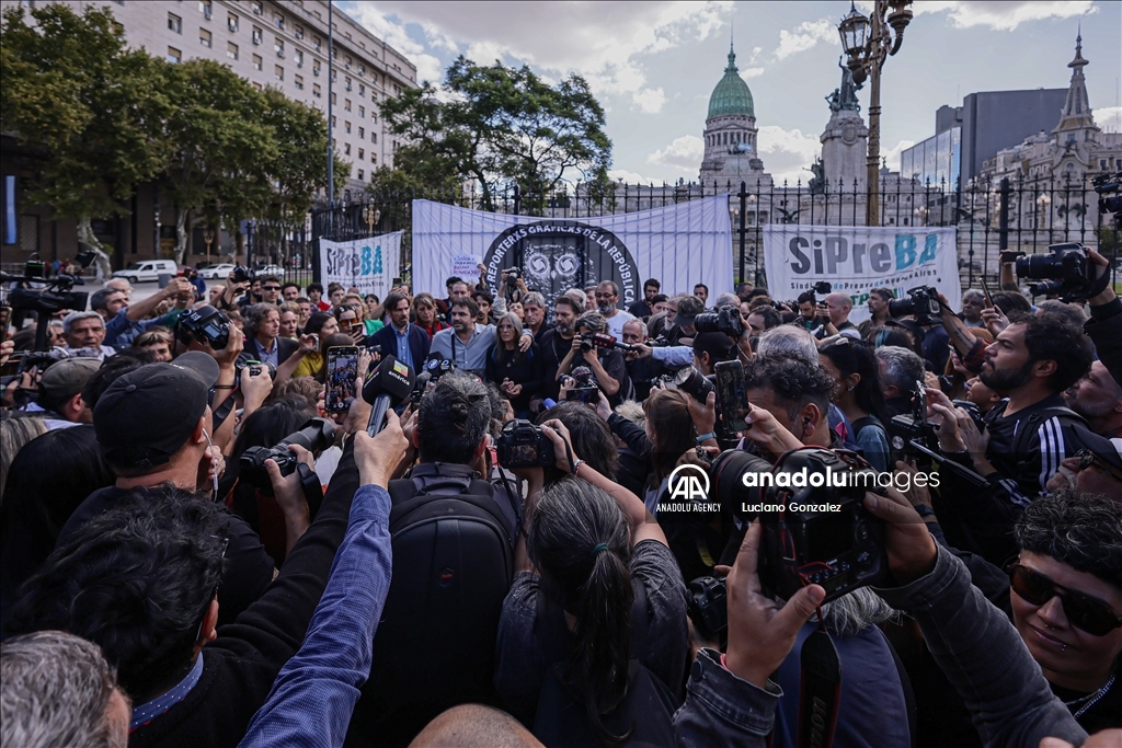 Сотрудники СМИ провели протестную акцию у здания конгресса в Буэнос-Айресе