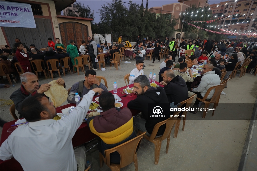 Gazze'de toplu iftar