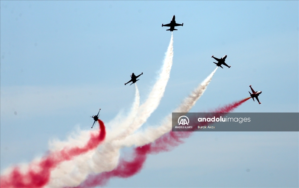 Türk Yıldızları, Çanakkale'de selamlama uçuşu yaptı