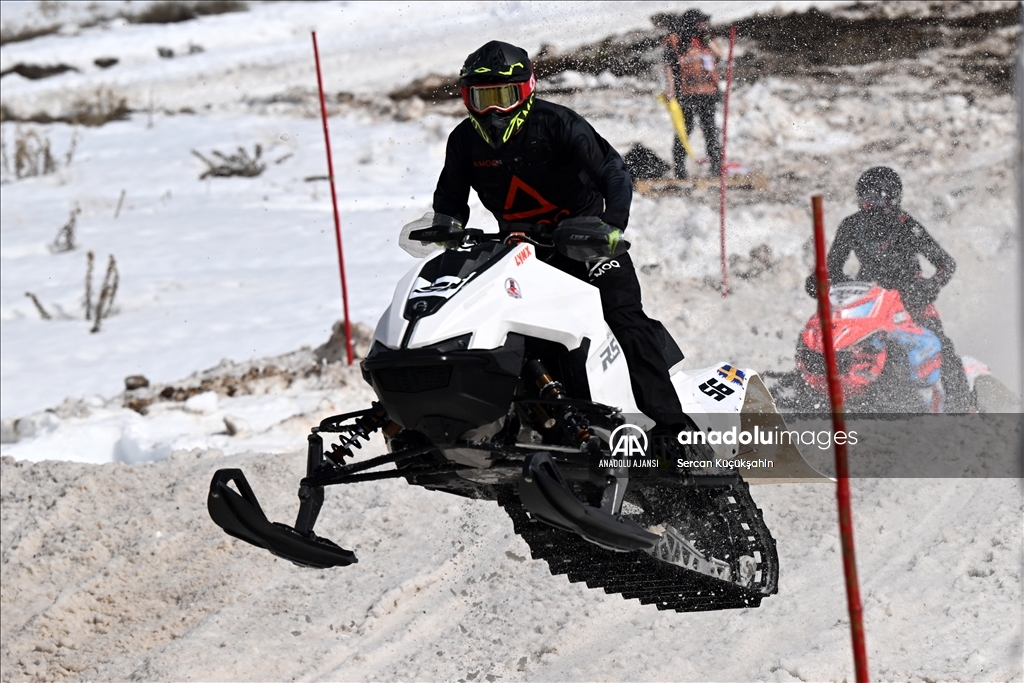 Dünya Kar Motosikleti Şampiyonası'nda sıralama yarışları yapıldı