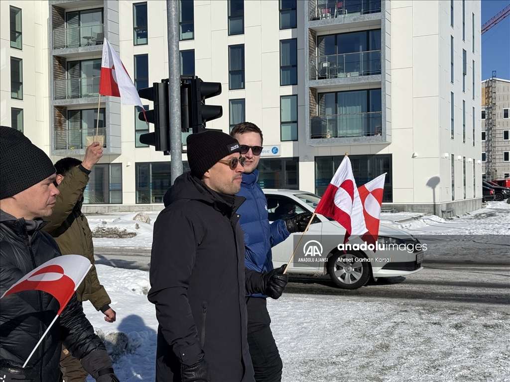 Grönland'da yüzlerce kişi, Trump'ın "ilhak" açıklamasına tepki olarak ABD Konsolosluğuna yürüdü 