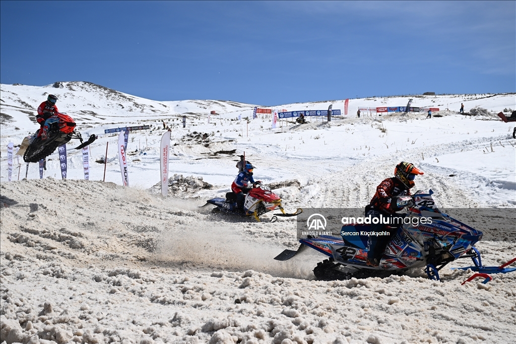 Dünya Kar Motosikleti Şampiyonası'nda sıralama yarışları yapıldı