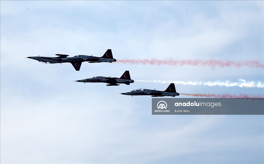 Türk Yıldızları, Çanakkale'de selamlama uçuşu yaptı