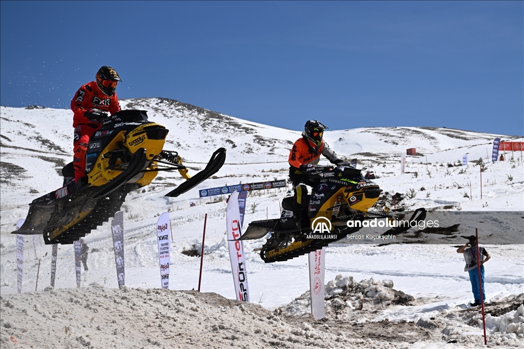 Dünya Kar Motosikleti Şampiyonası'nda sıralama yarışları yapıldı