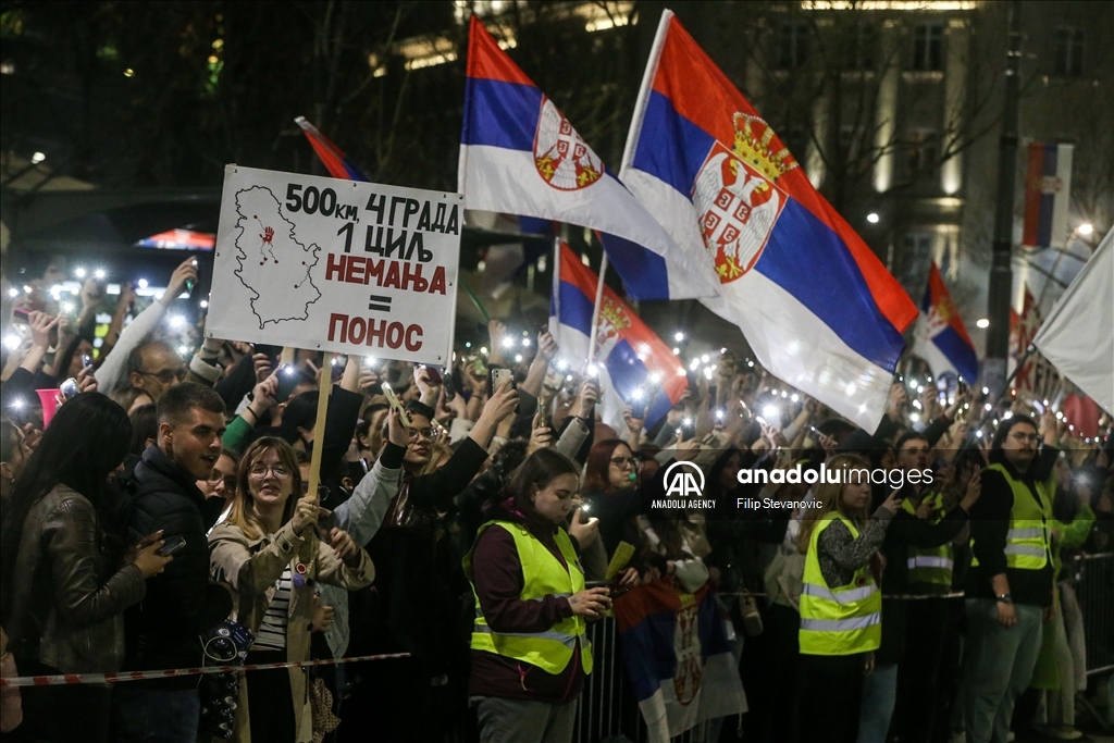 Тысячи студентов стекаются в столицу Сербии в преддверии масштабной антиправительственной акции