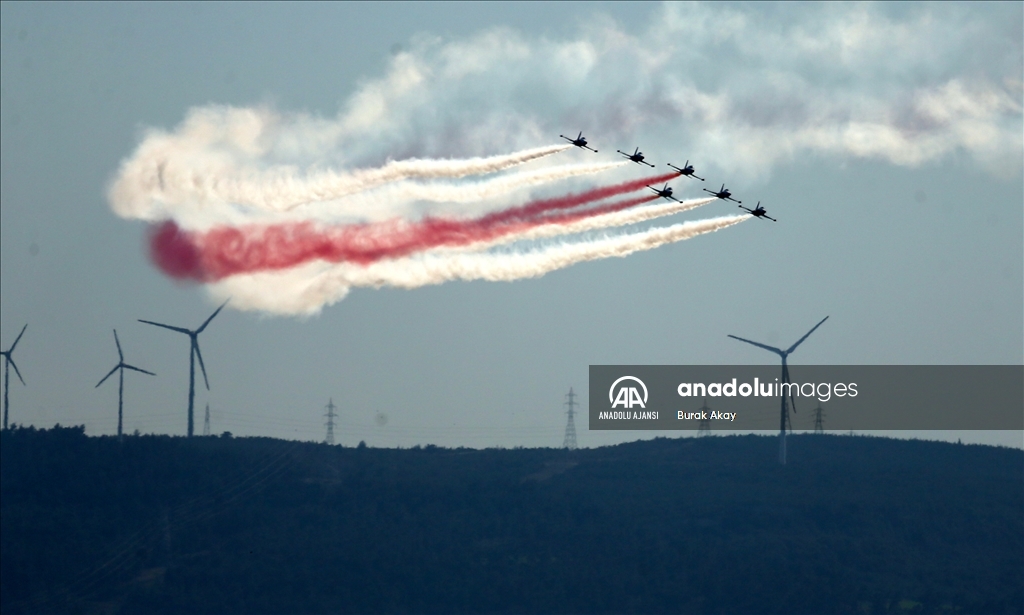 Türk Yıldızları, Çanakkale'de selamlama uçuşu yaptı