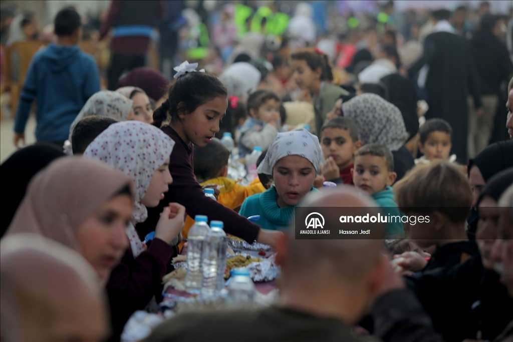 Gazze'de toplu iftar