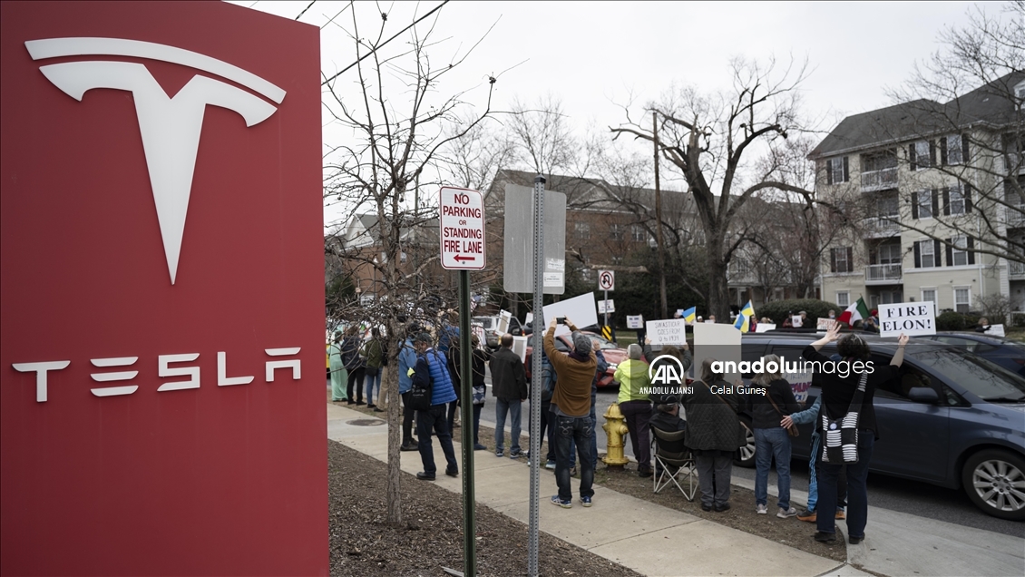 Virginia’da Tesla bayisi önünde protesto düzenlendi  