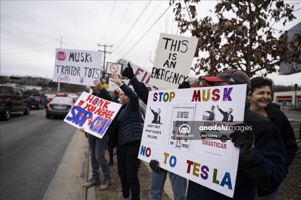 Virginia’da Tesla bayisi önünde protesto düzenlendi  