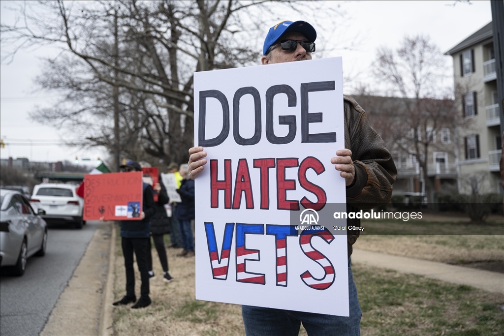 Virginia’da Tesla bayisi önünde protesto düzenlendi  