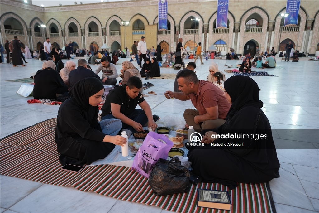 Irak'ta Abldulkadir Geylani Külliyesi'nde iftar