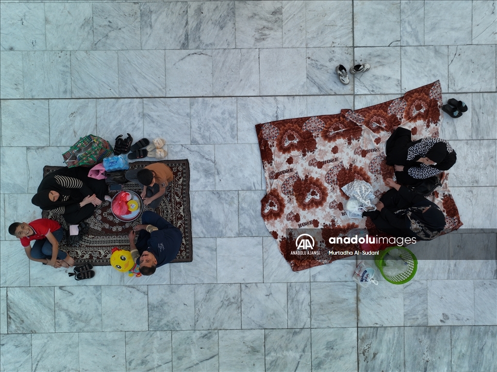 Irak'ta Abldulkadir Geylani Külliyesi'nde iftar