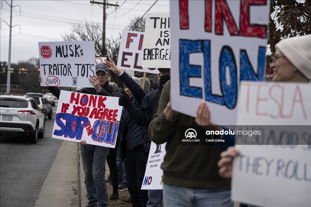 Virginia’da Tesla bayisi önünde protesto düzenlendi  