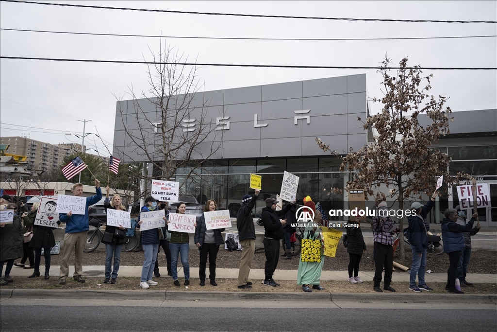 Virginia’da Tesla bayisi önünde protesto düzenlendi  