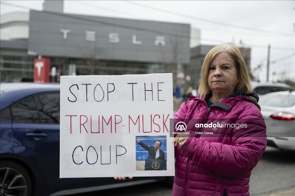 Virginia’da Tesla bayisi önünde protesto düzenlendi  