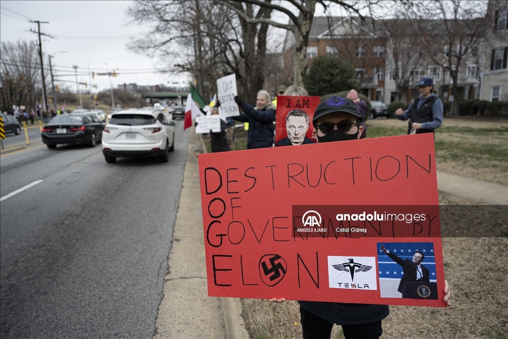 Virginia’da Tesla bayisi önünde protesto düzenlendi  